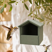 Birdhouse in concrete with open front