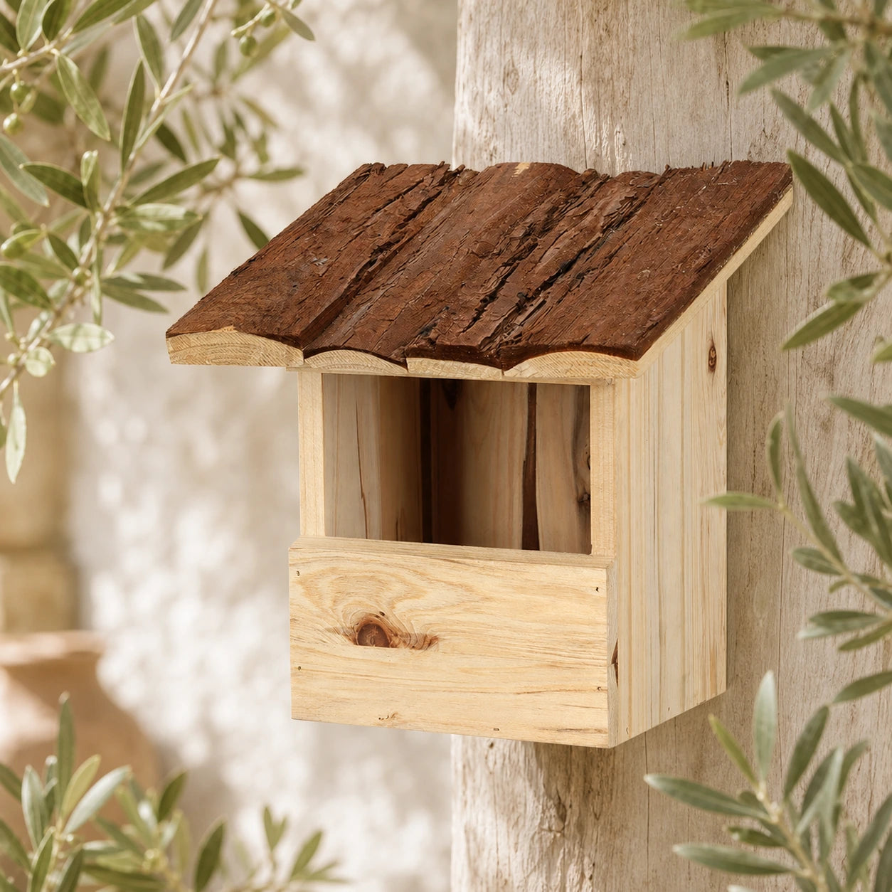 Birdhouse semi-open with roof in bark