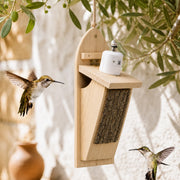 Birdhouse connected sloping with front in bark