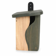 Birdhouse in wood with upright green — photo 3